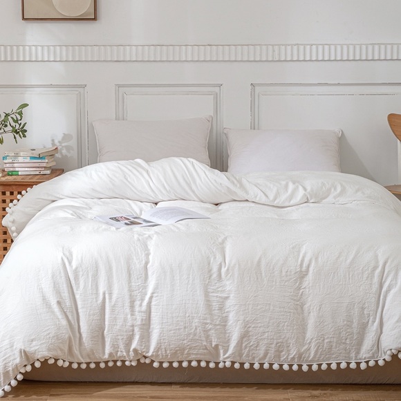 ✨Gorgeous White Pom Pom Duvet Set✨ - Picture 5 of 7